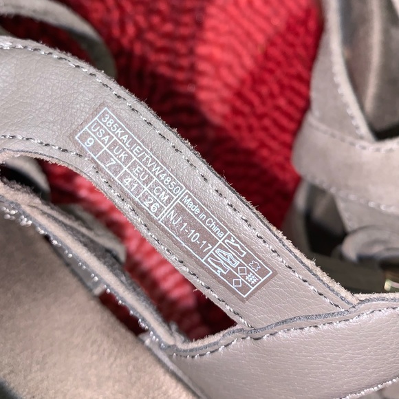 ⭐️ Sz 9 Vionic Kalie Grey Suede Wedge Strappy Slingback Sandals Orthotic - Picture 2 of 7